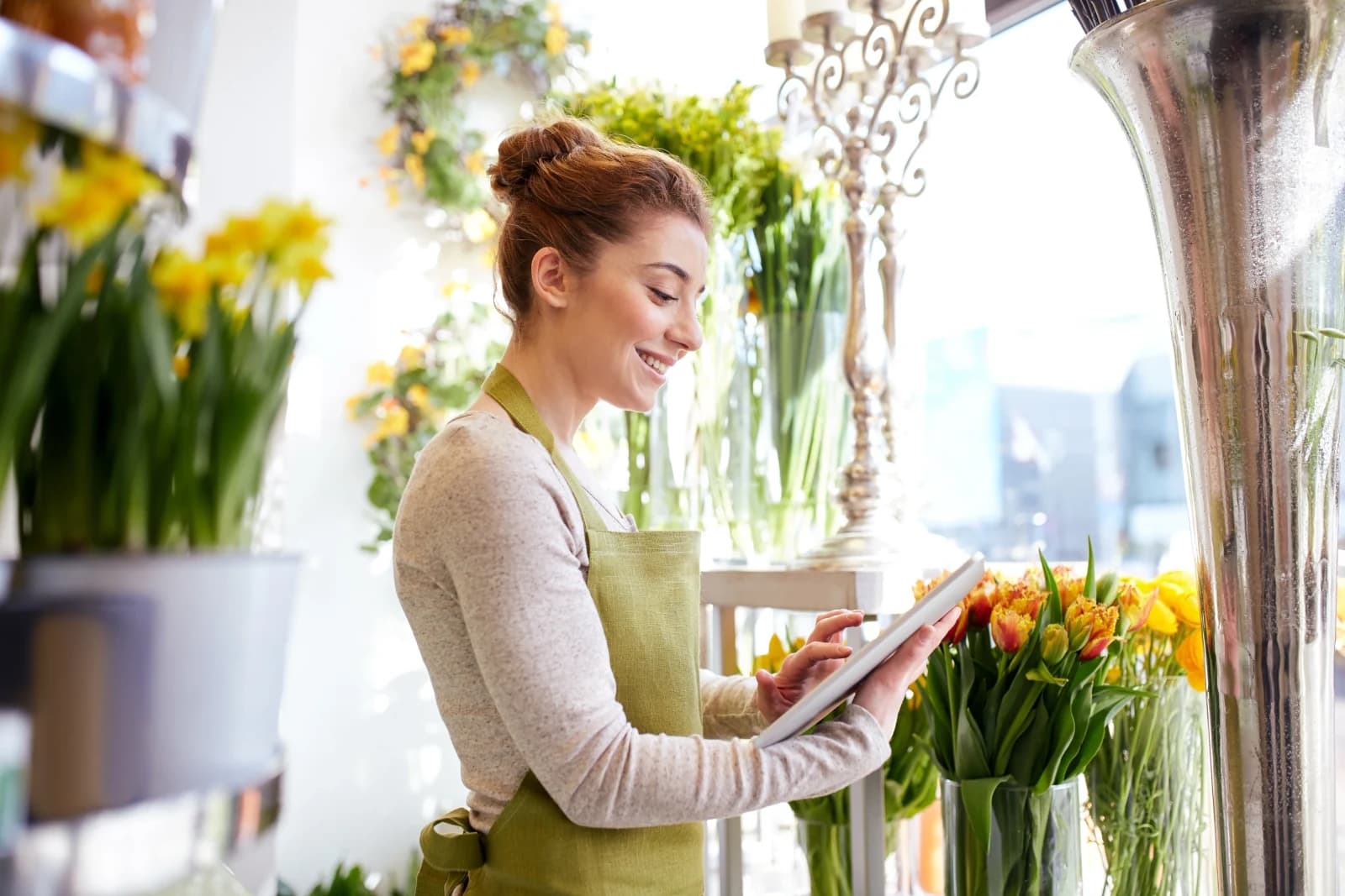 Florist preparing a bouquet with a personalized video card